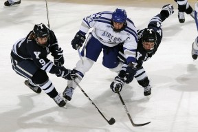 Kaiyun官方登录入口-山西季后赛首胜大胜展示强大统治力，山西队首次进入季后赛